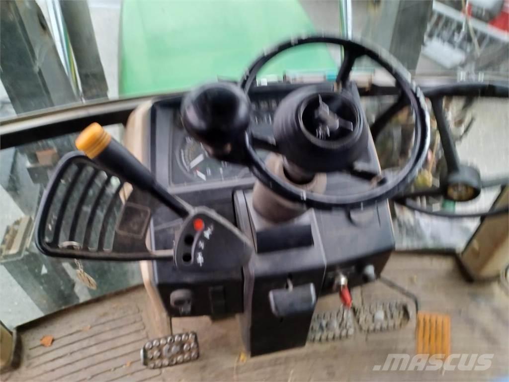 John Deere 6110SE Traktori