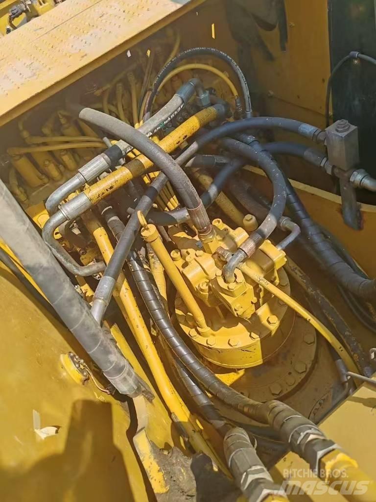 CAT 323D Bageri guseničari