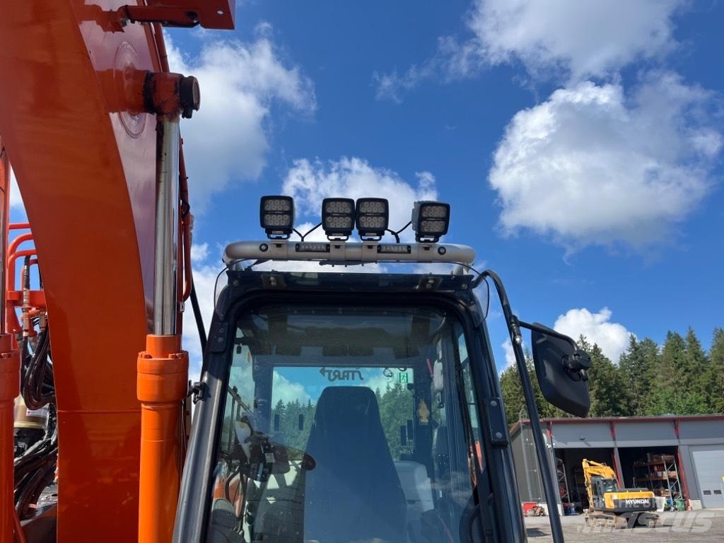 Hitachi ZX 135 US-6 Bageri guseničari