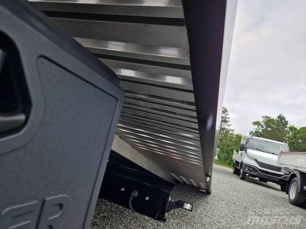 Nissan 35.13 Dostavna vozila / kombiji