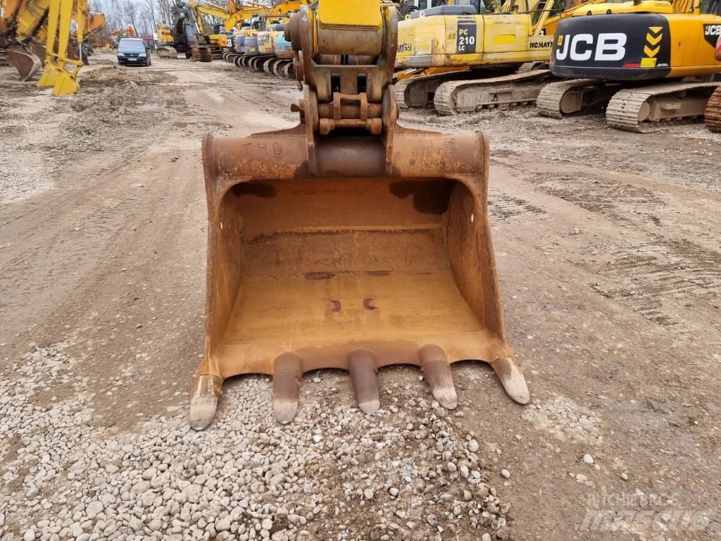 JCB JS 220 LC Bageri guseničari