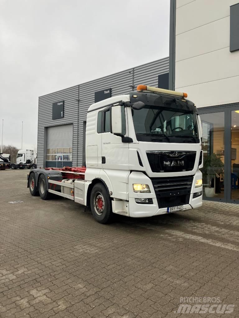MAN TGX 26.500 6X2 Rol kiper kamioni sa kukom za podizanje tereta