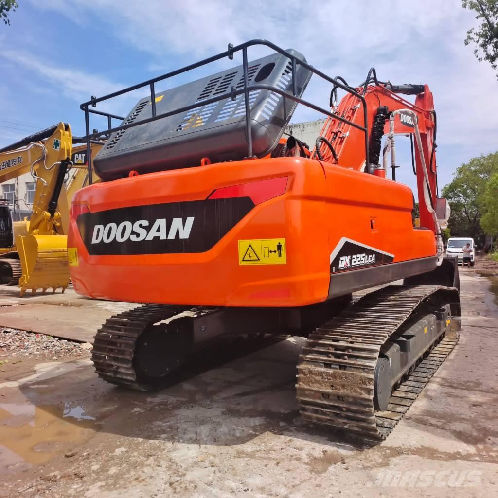 Doosan DX 225 LCA Bageri guseničari