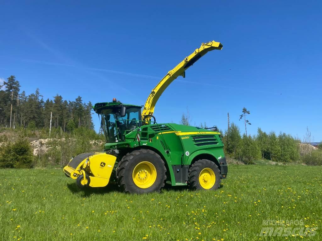 John Deere 8400 i Mašine za stočnu hranu sa sopstvenim pogonom