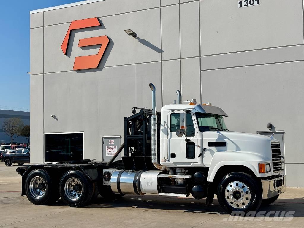 Mack CHU 613 Šleperi za vozila