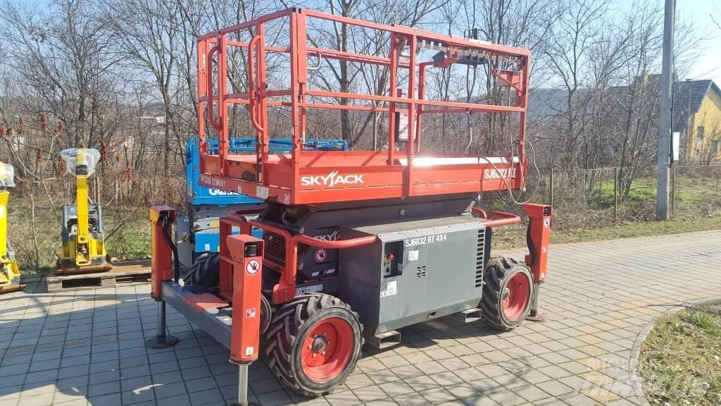 SkyJack SJ 6832 RT Makazaste platforme