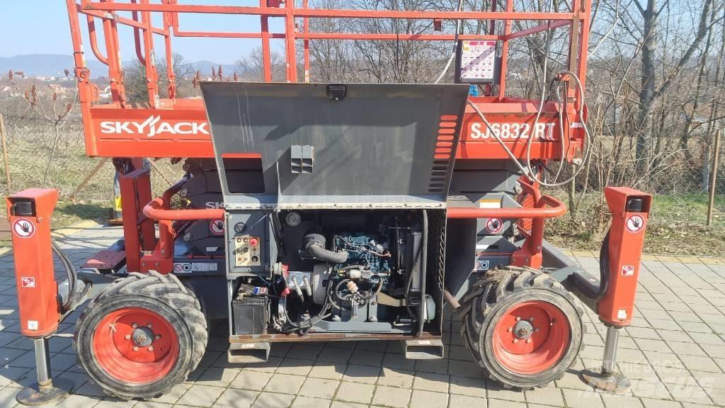 SkyJack SJ 6832 RT Makazaste platforme