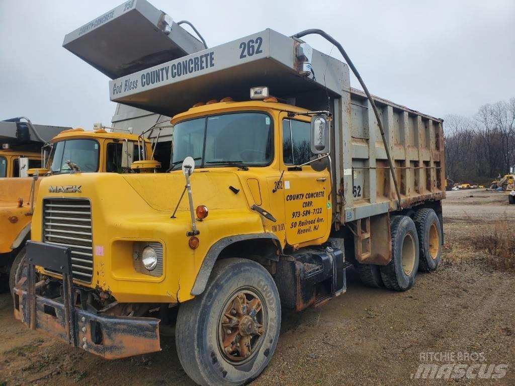 Mack DM690SX Kiperi kamioni