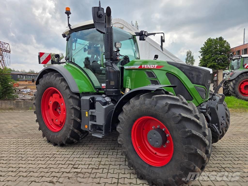 Fendt 724 Vario Traktori