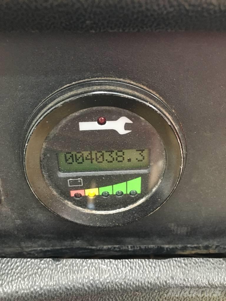Hyster R30XMF2 Visoko dizajući komisioni viljuškar