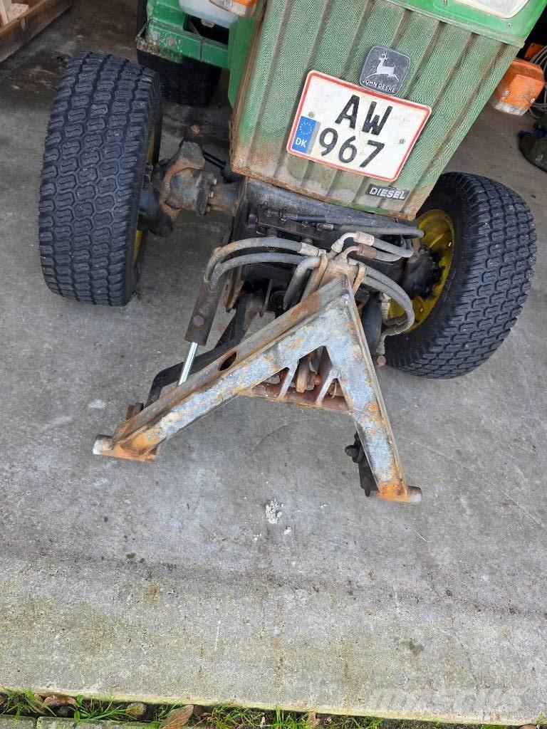 John Deere 855 Manji traktori