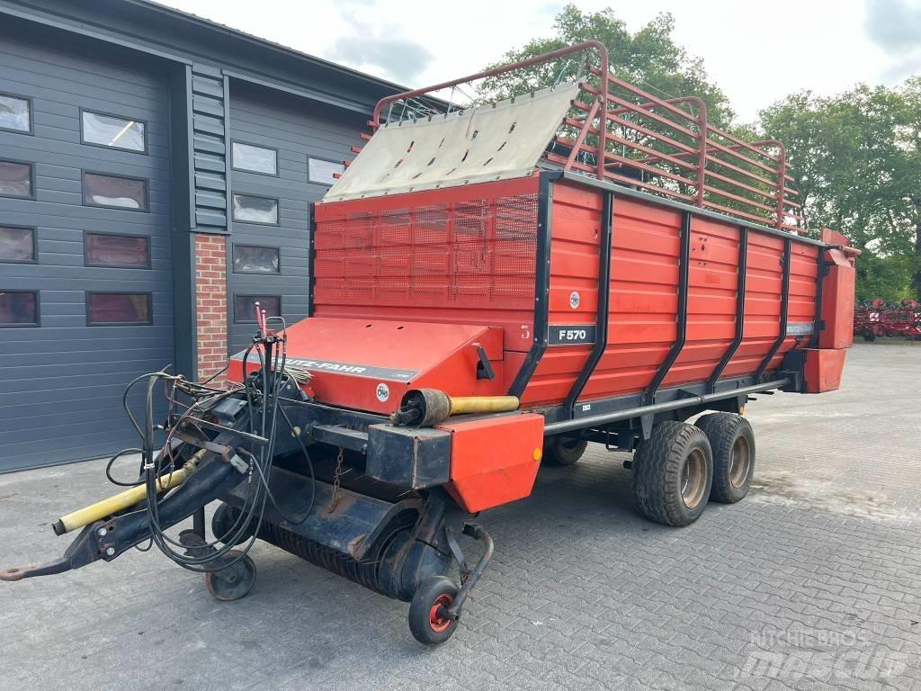 Deutz Fahr F 570 Samoutovarne prikolice