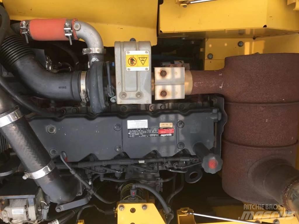 Komatsu pc200-8 Bageri guseničari