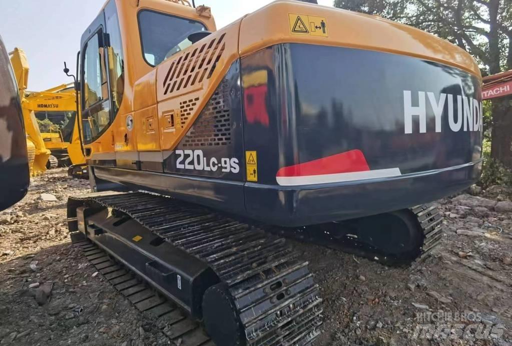 Hyundai R220LC-9S Bageri točkaši