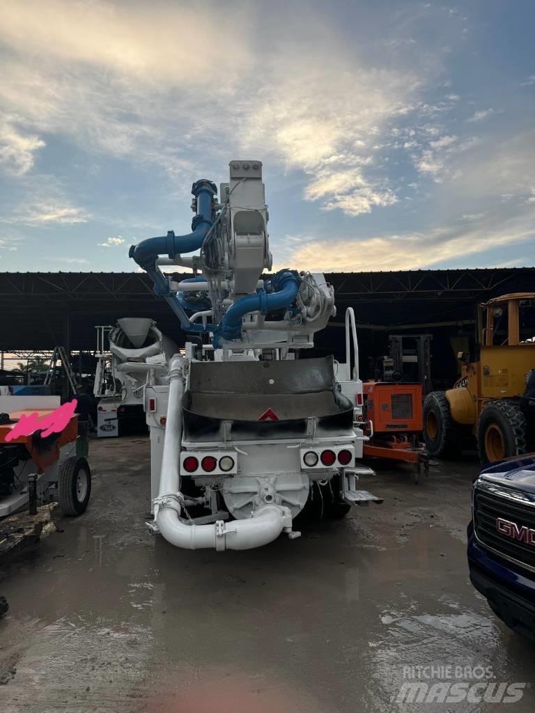 Schwing 31 z Kamionske beton pumpe