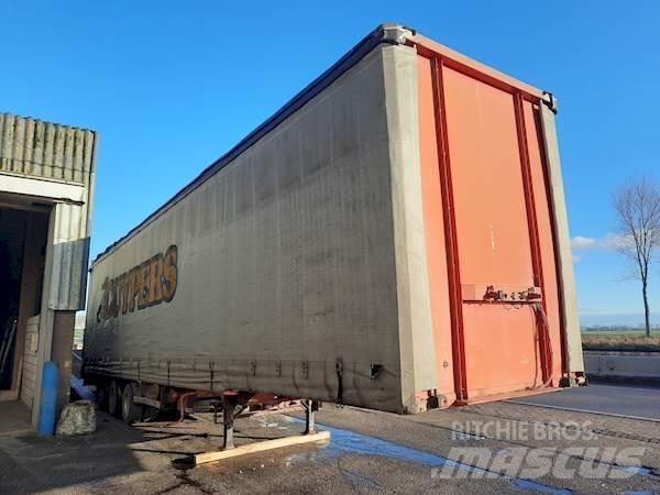 Renders 12.27E Poluprikolice sa ciradom