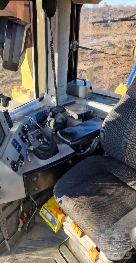 CAT D 8 T Buldožeri guseničari