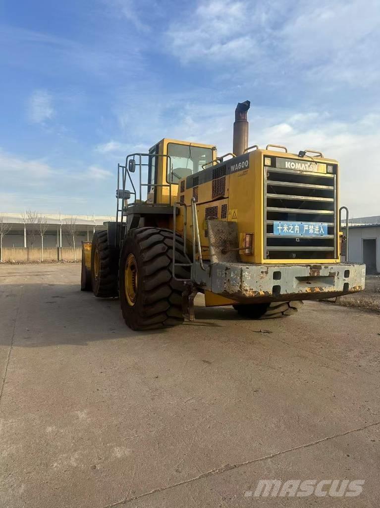 Komatsu WA 600-6 Utovarivači na točkove