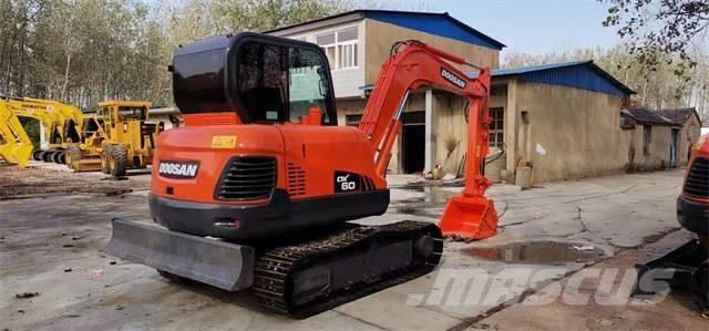 Doosan DX60 Bageri guseničari