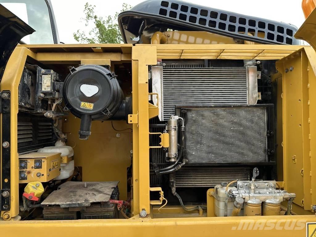 CAT 320D2 Bageri guseničari