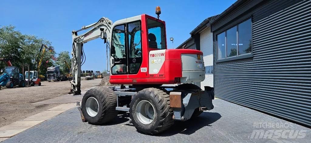 Takeuchi TB070 W Midi bageri 7t – 12t
