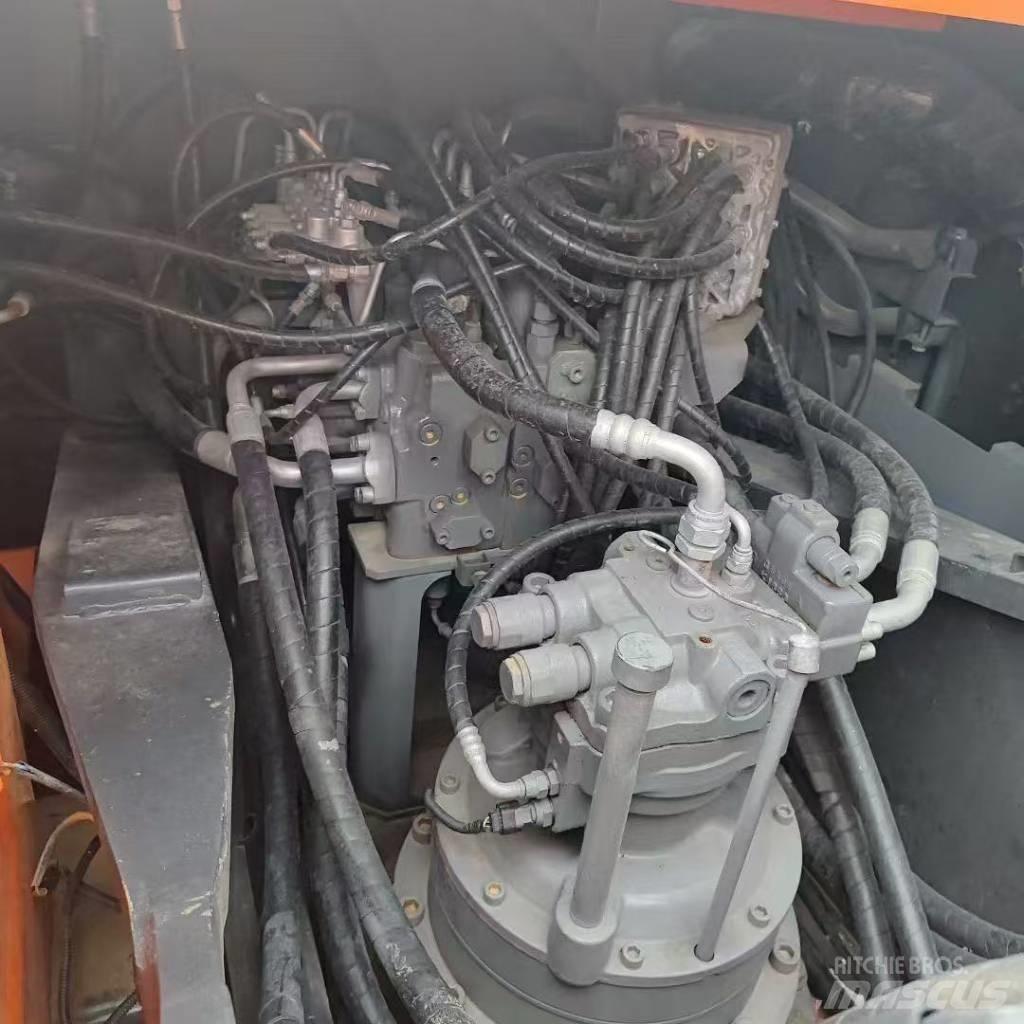 Hitachi 240-3 Bageri guseničari