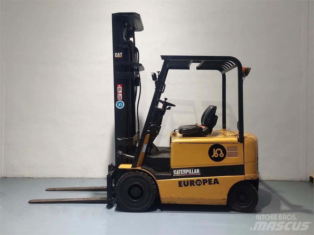 CAT EP25K PAC Električni viljuškari