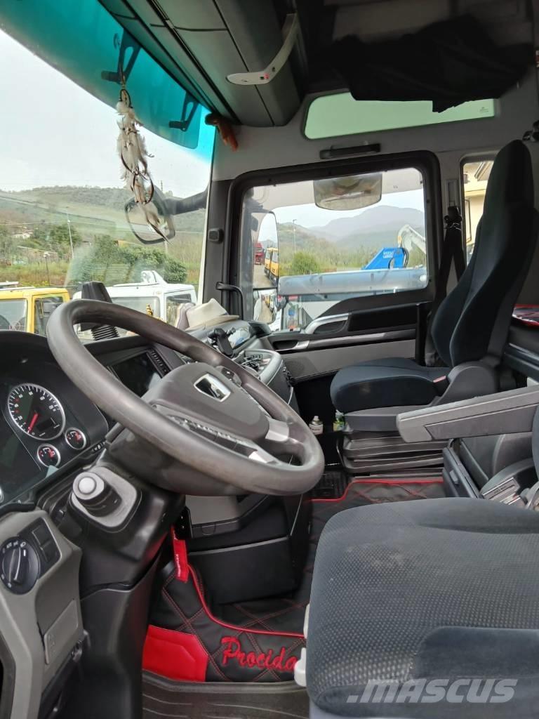 MAN TGX 26.560 Kamioni sa ravan platformom / vitlom