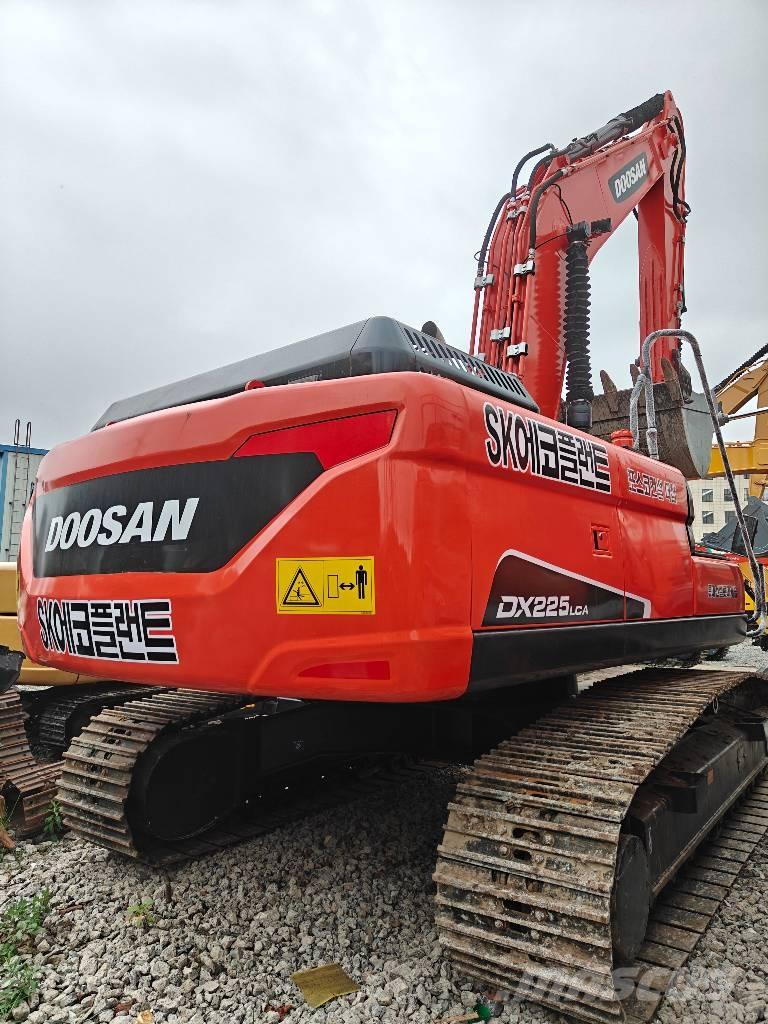 Doosan 225 LC-9C Bageri guseničari