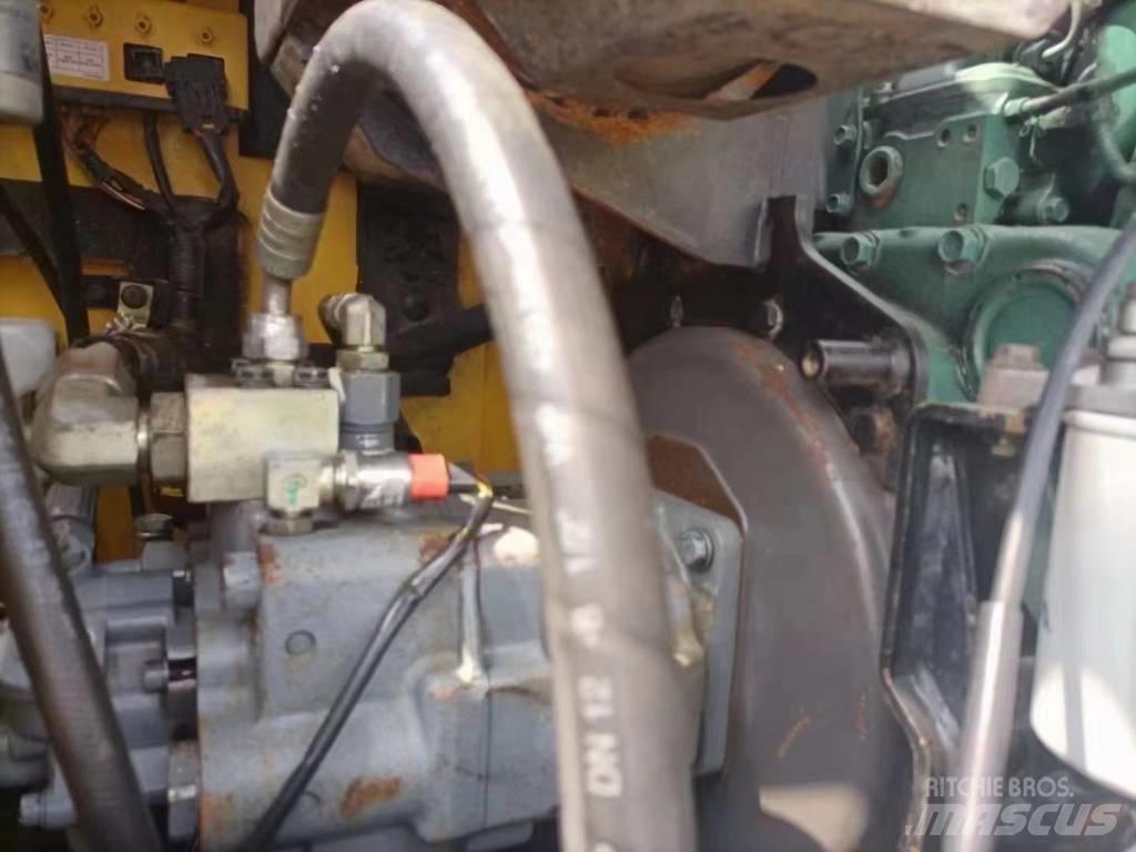 Volvo EC 80D PRO Bageri guseničari