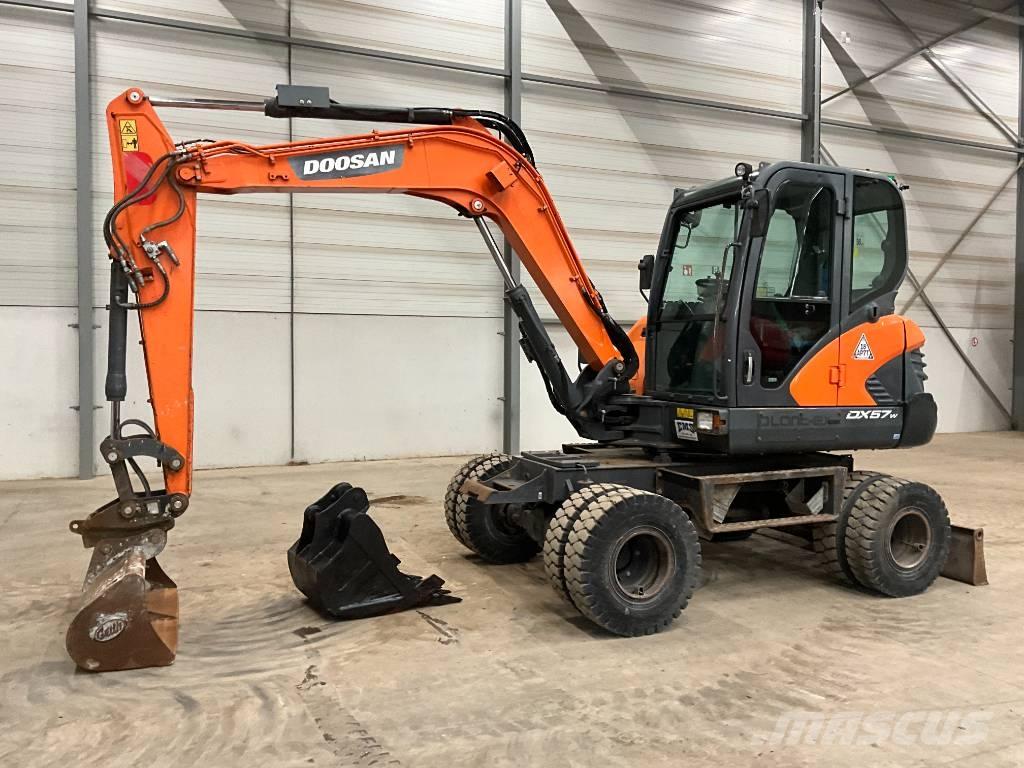 Doosan DX 57 W-5 Bageri točkaši