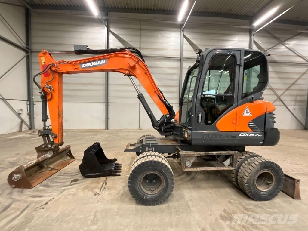 Doosan DX 57 W-5 Bageri točkaši