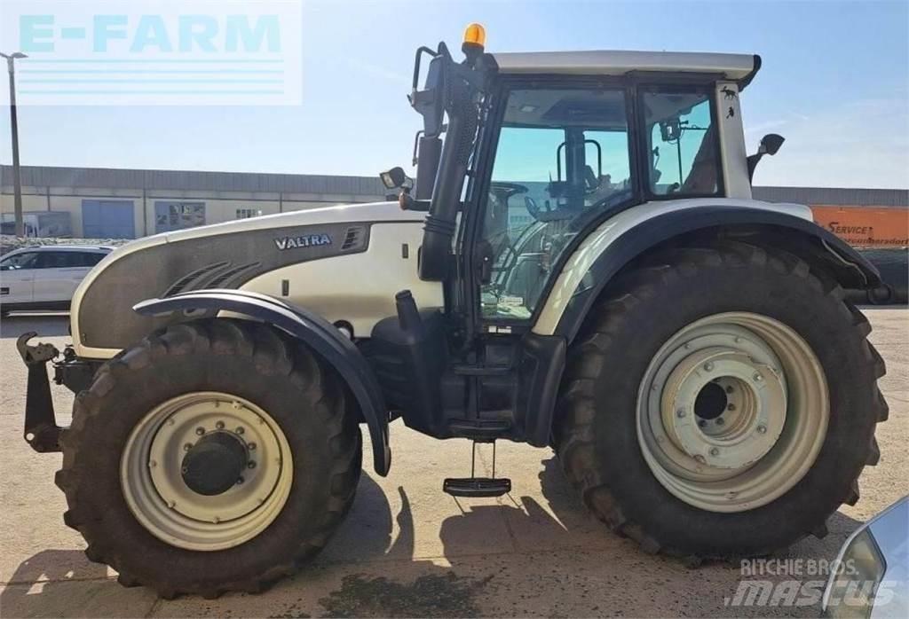 Valtra t 202 Traktori