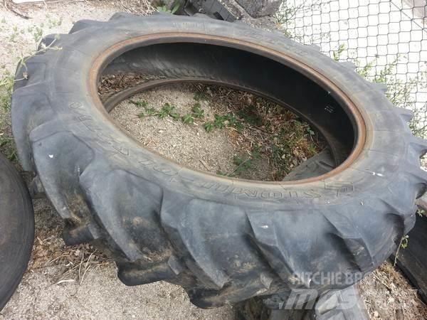  Pneu 13.6-38 Gume, točkovi i felne