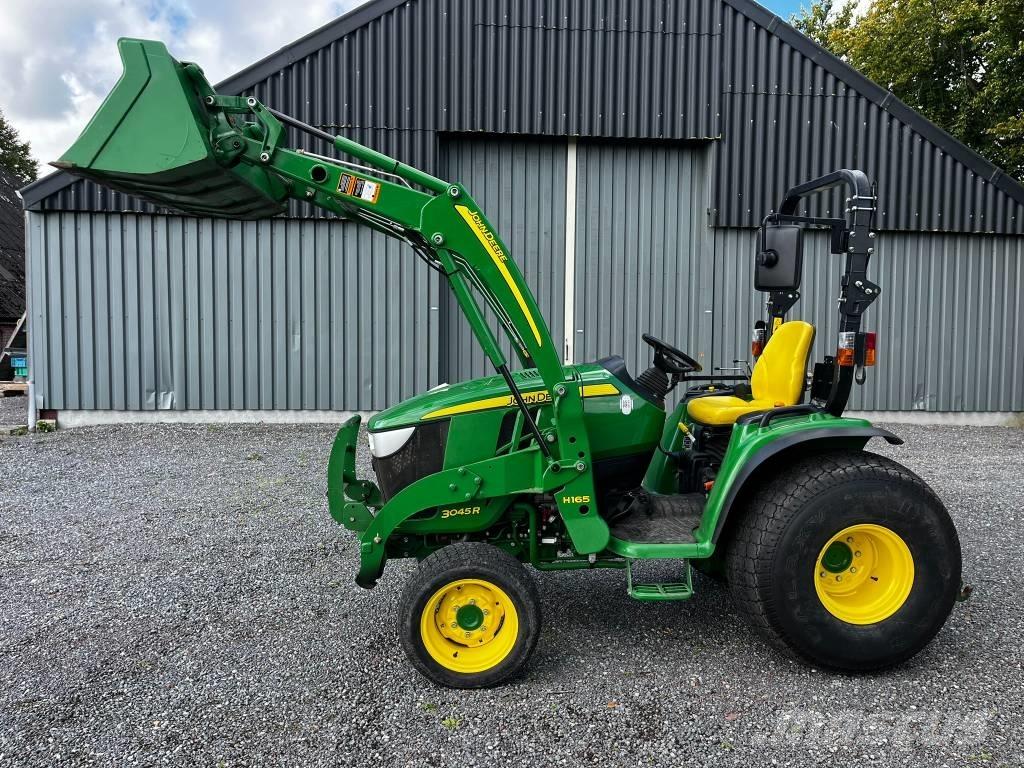 John Deere 3045 R Traktori