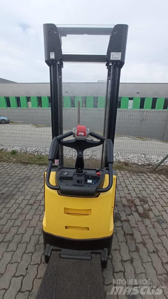 Hyster S1.4S Ručni električni viljuškar
