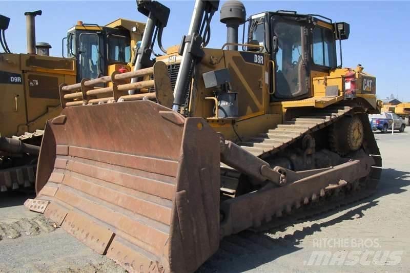 CAT D8R Buldožeri guseničari