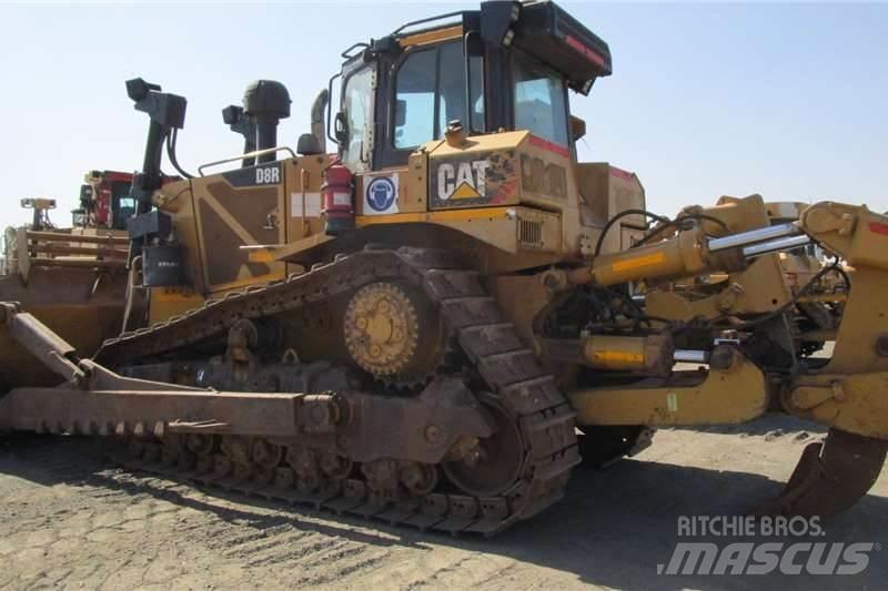 CAT D8R Buldožeri guseničari