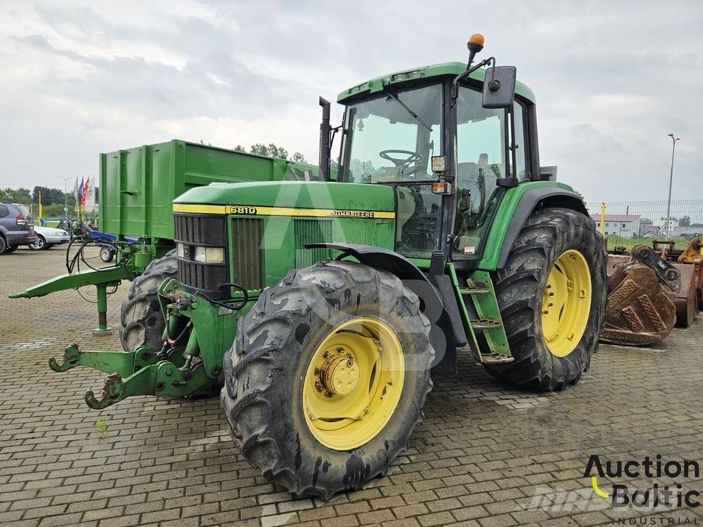 John Deere 6810 Traktori