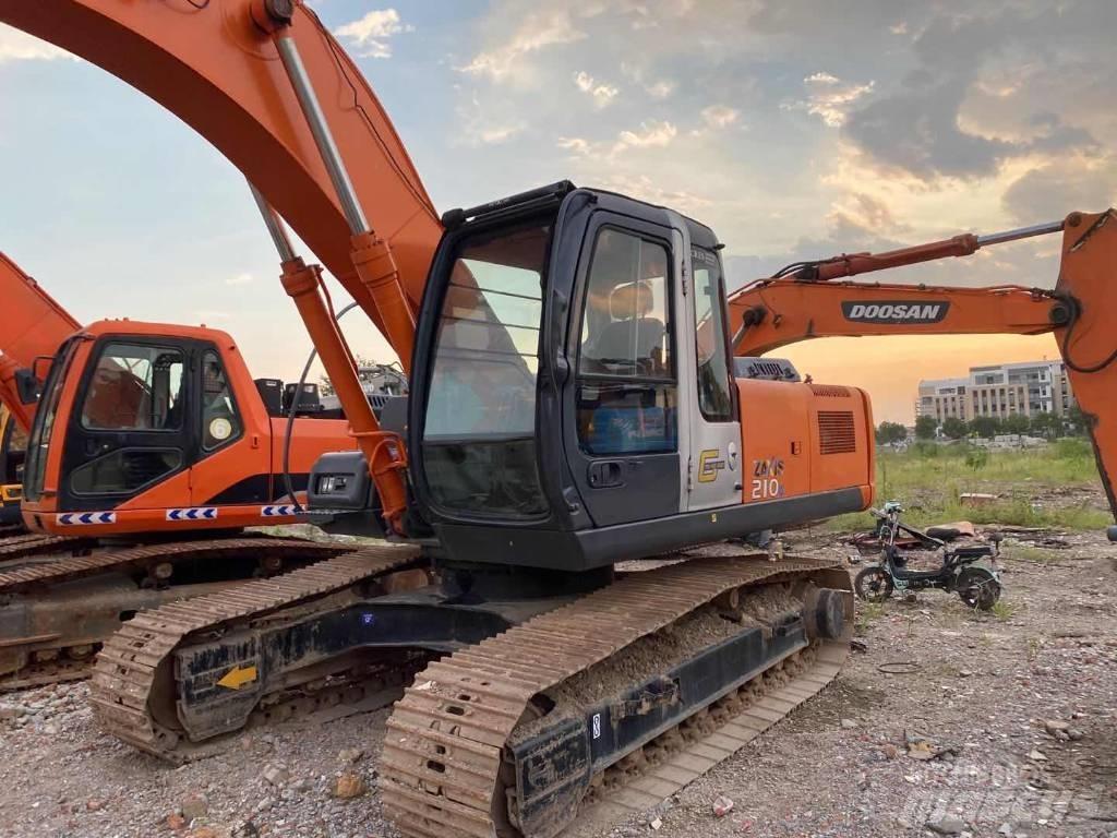 Hitachi ZX 210 Bageri guseničari