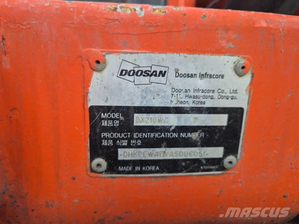 Doosan DX210W Bageri točkaši