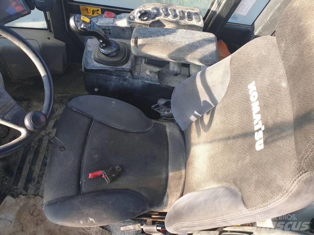 Komatsu WA320-8 Utovarivači na točkove