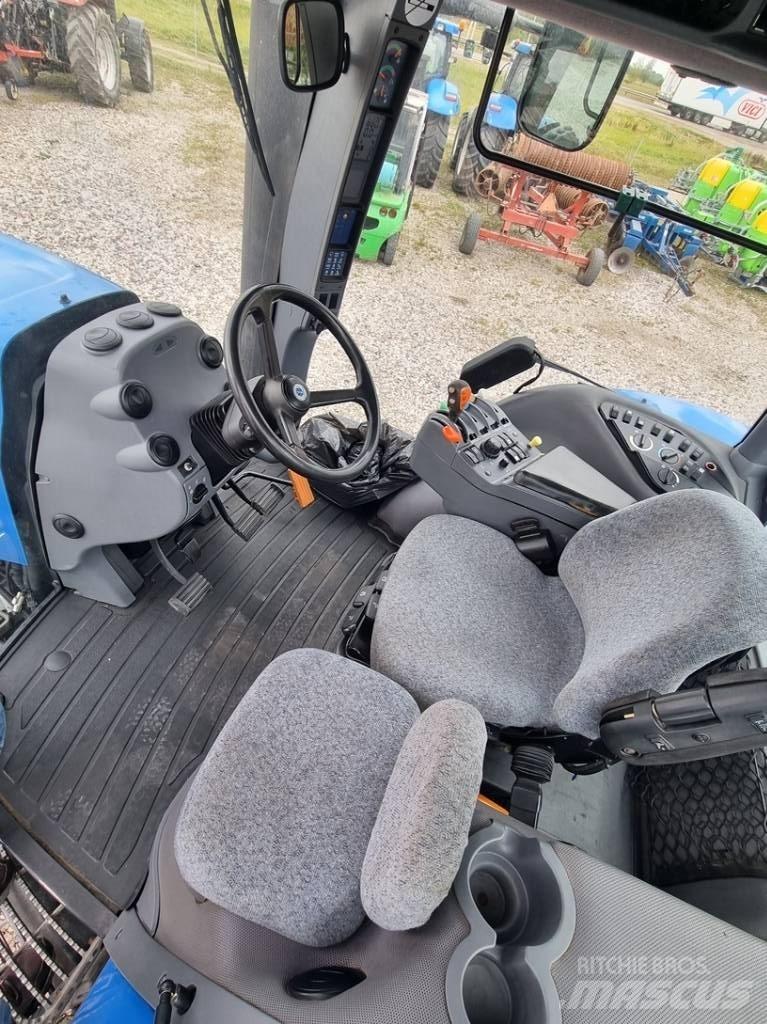 New Holland T 8040 Traktori