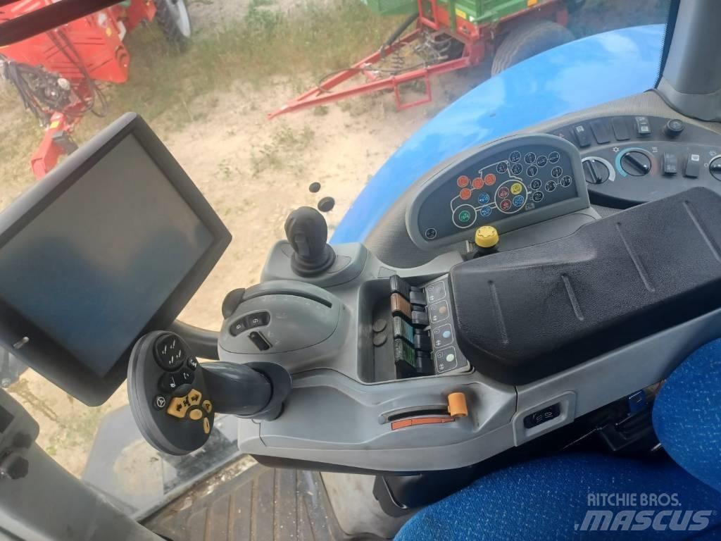 New Holland T 8.390 Traktori