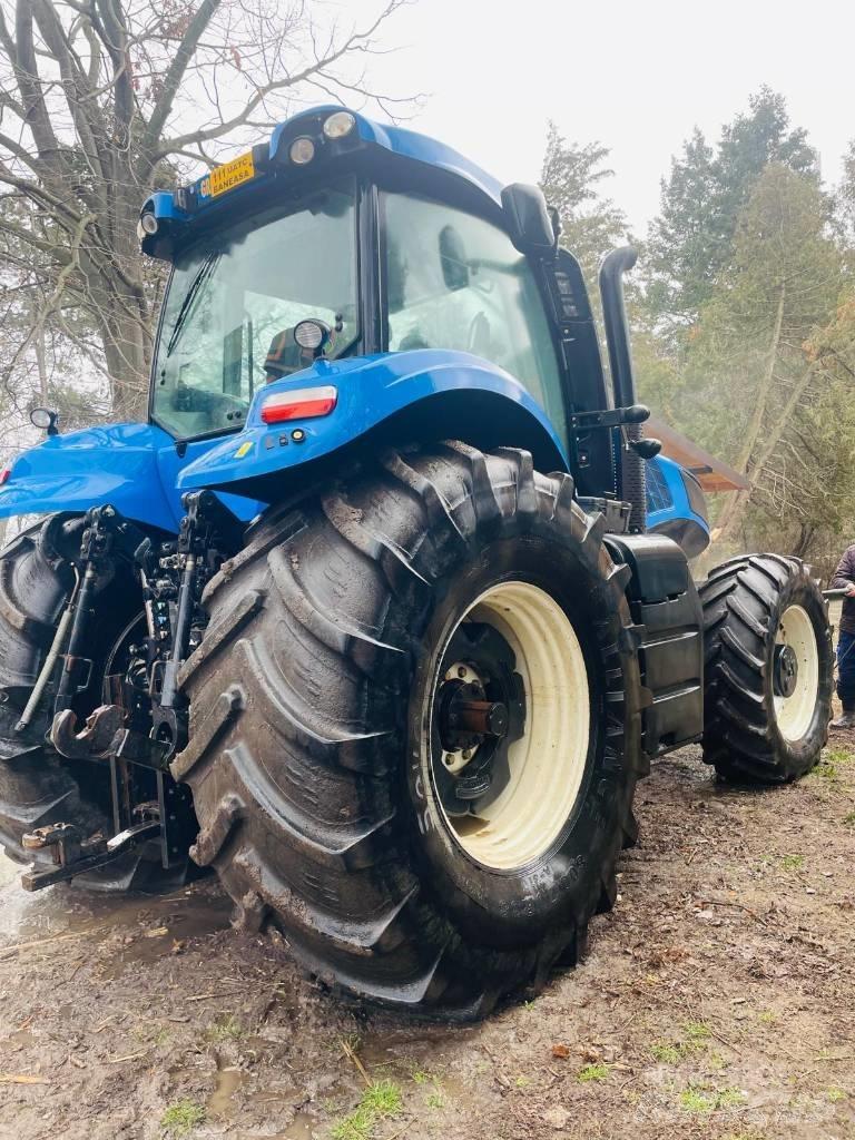 New Holland T 8.390 Traktori