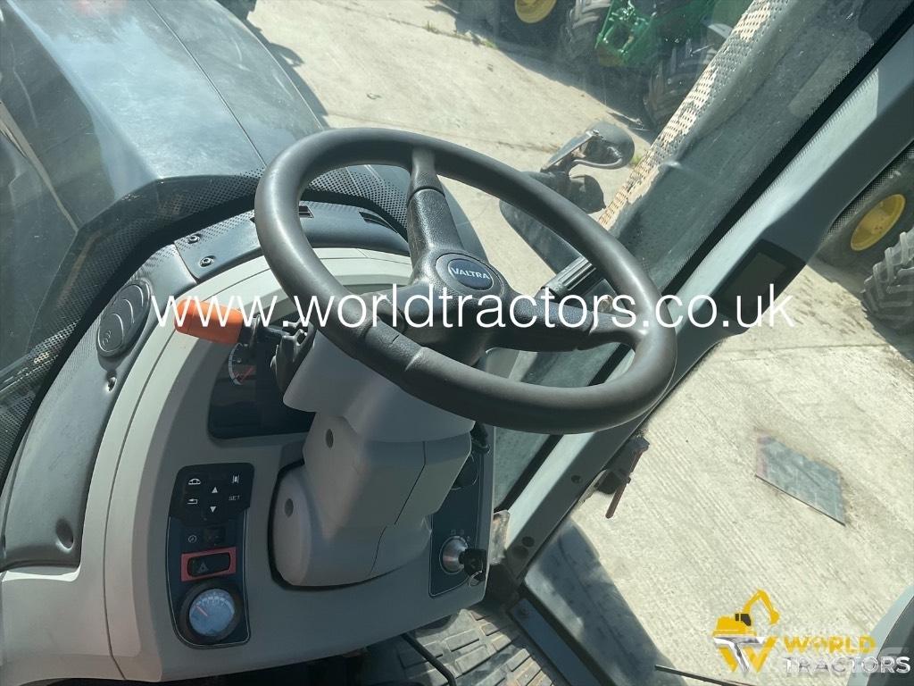 Valtra T 234 Traktori