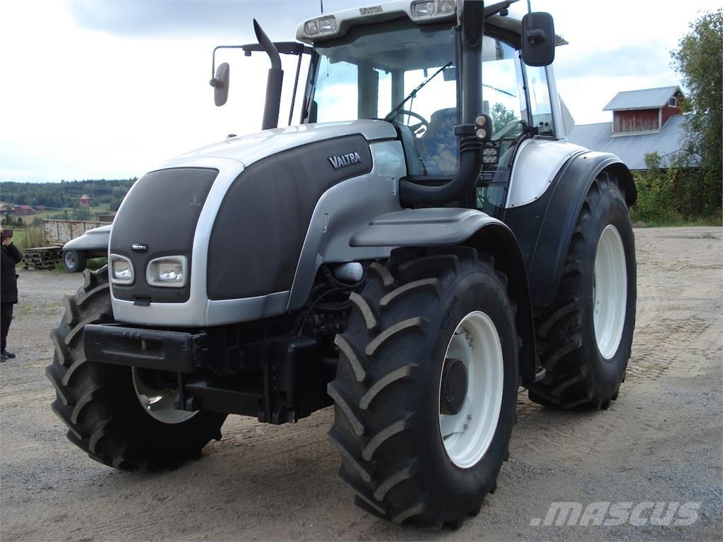 Valtra M150-4 Traktori