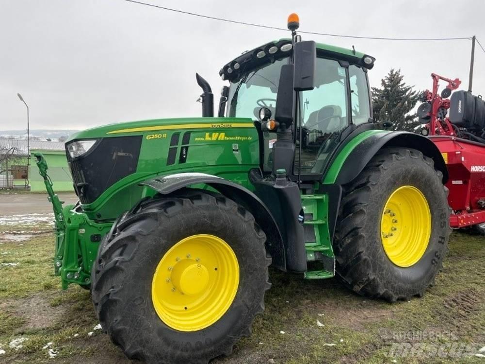 John Deere 6250 R Traktori