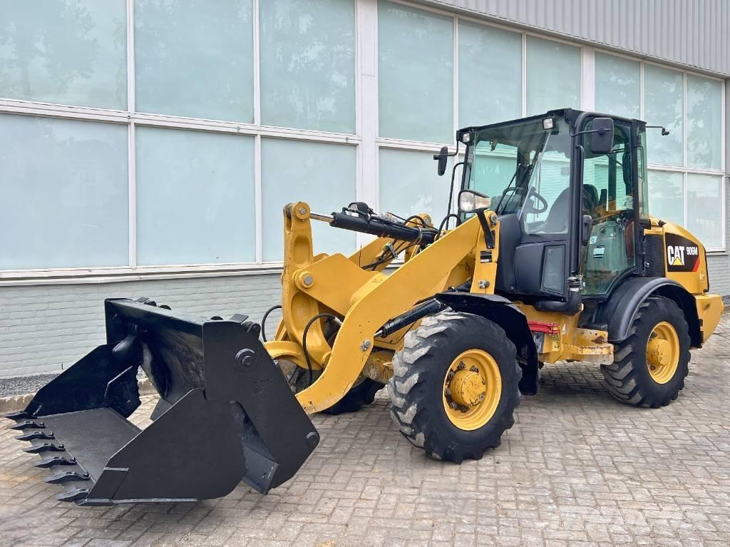 CAT 906 M    2016 Utovarivači na točkove