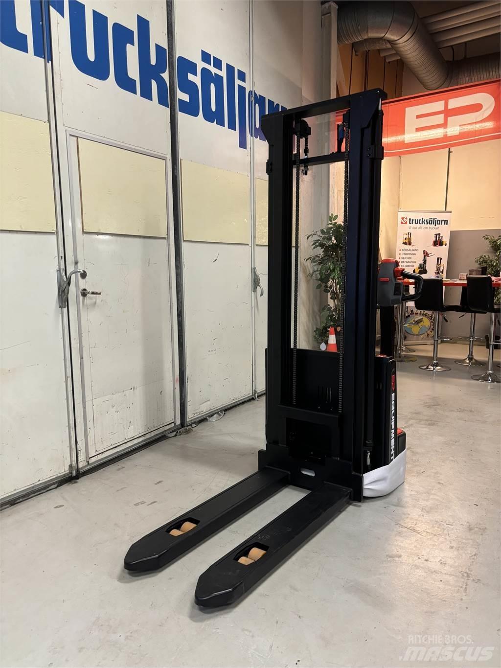 ESA 121 Ručni električni viljuškar